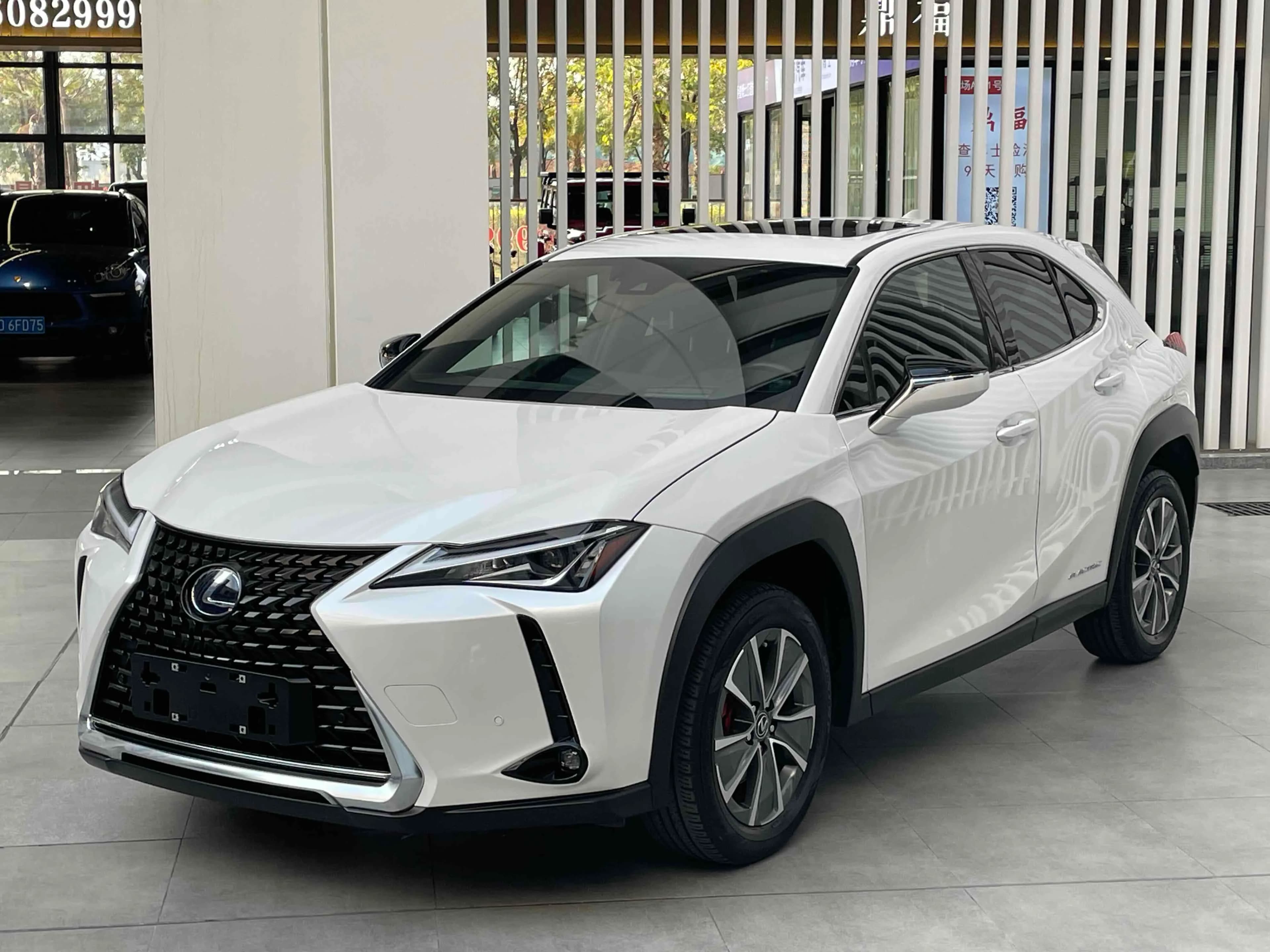 Lexus UX New Energy 2020 3