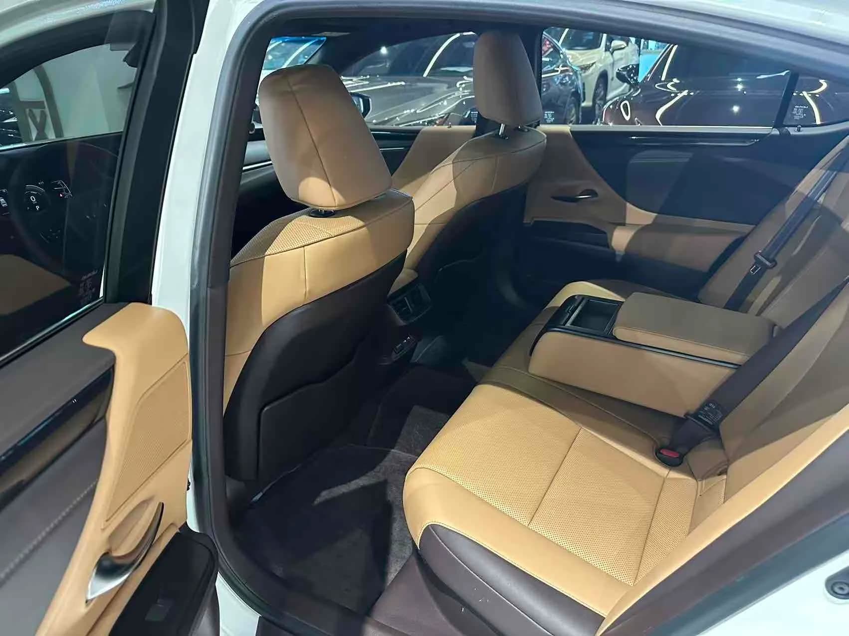 Lexus RX 2020 4