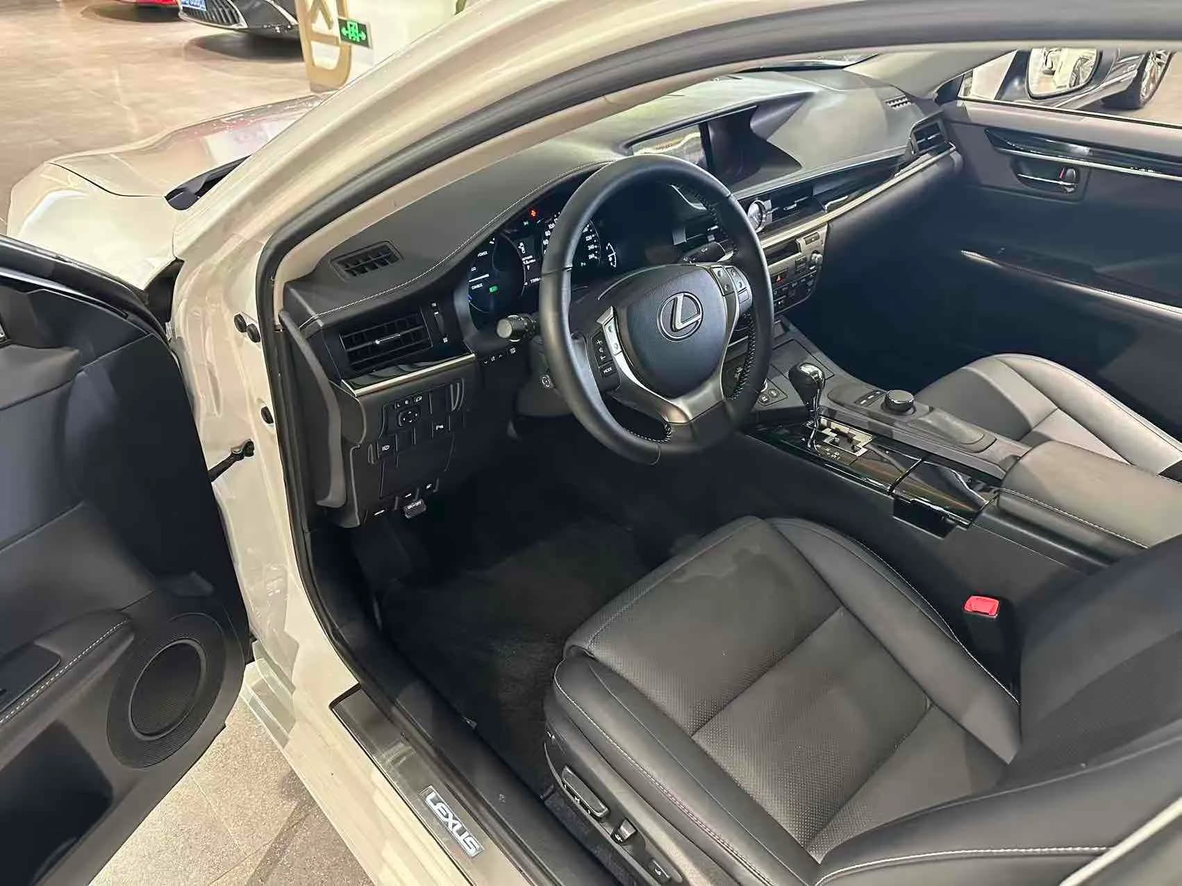 Lexus ES 2014 3