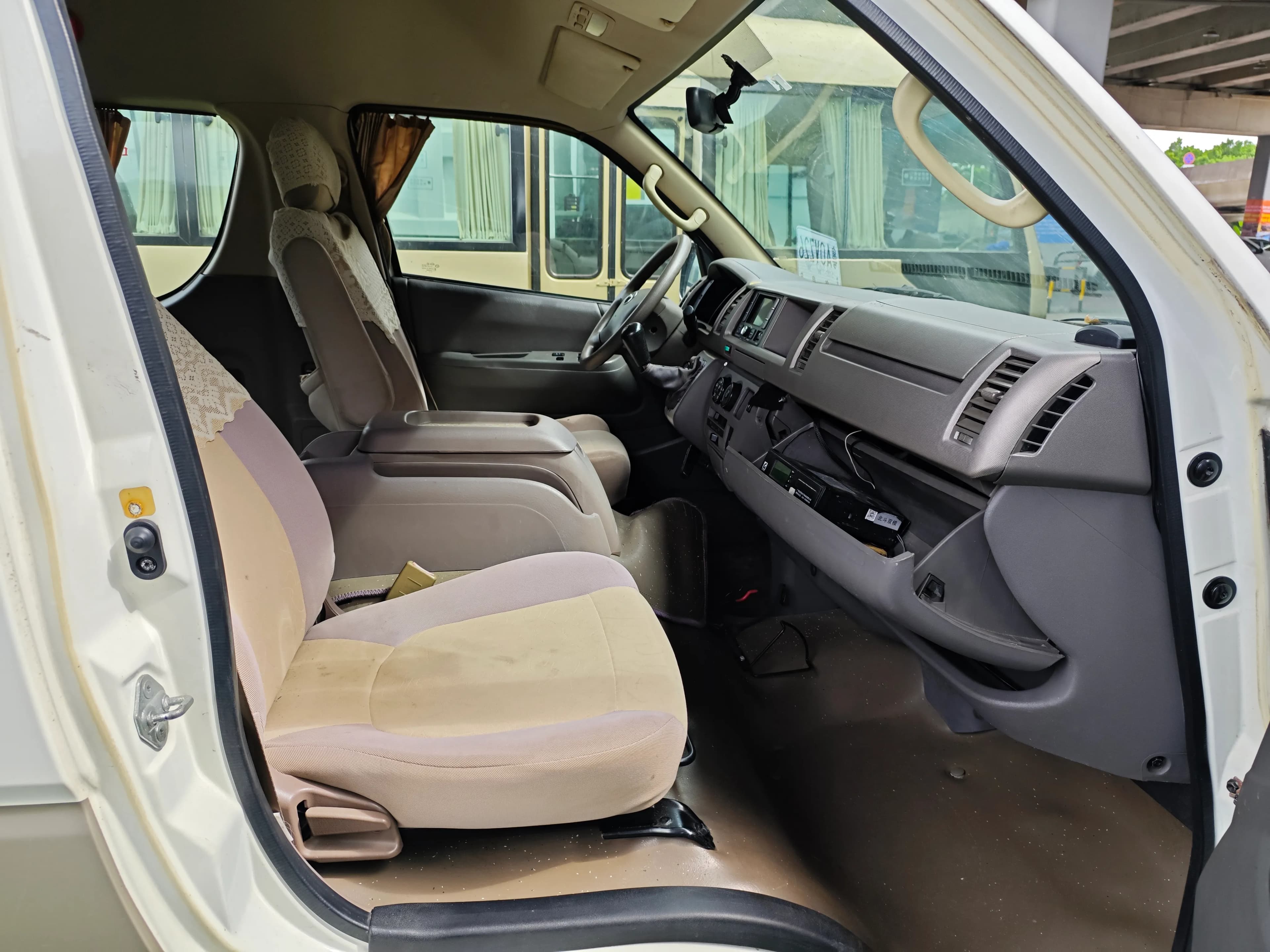 Dama Kowloon Sealion Minibus 5