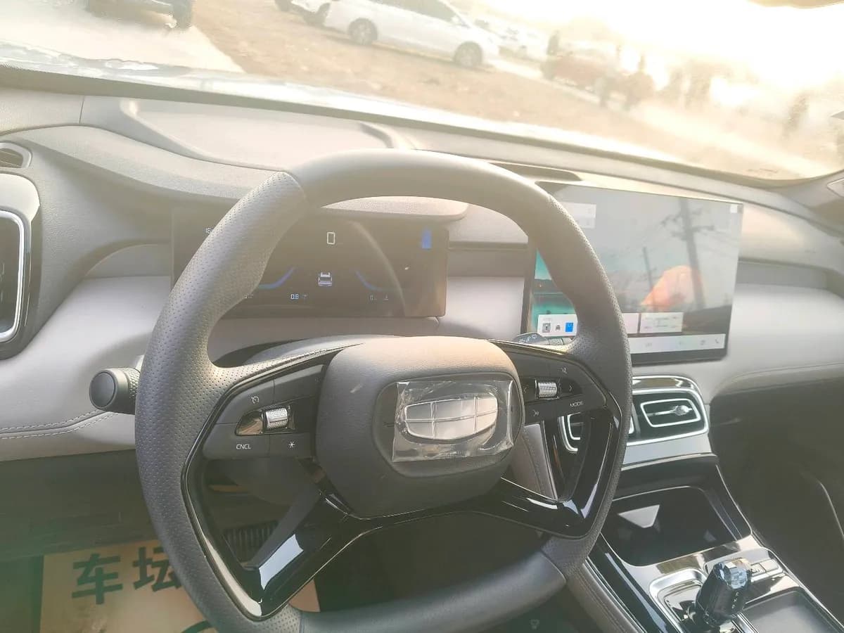 Geely L 2025 1.5TD DCT 3