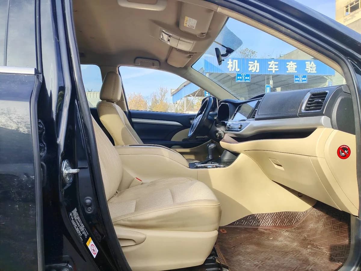 Toyota 2018 2.0T 5 V 7