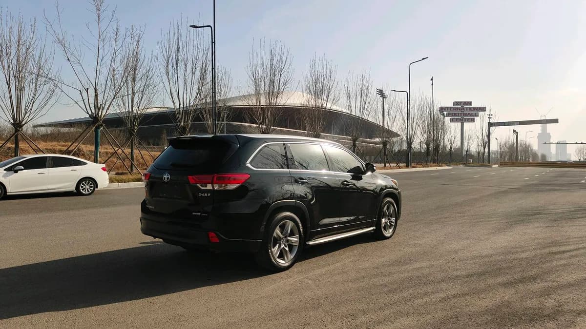 Toyota 2018 2.0T 5 V 10