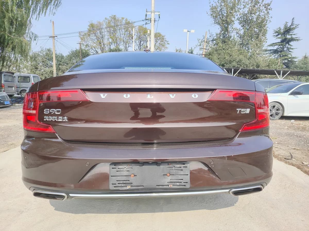 Volvo S90 2019 T4 5
