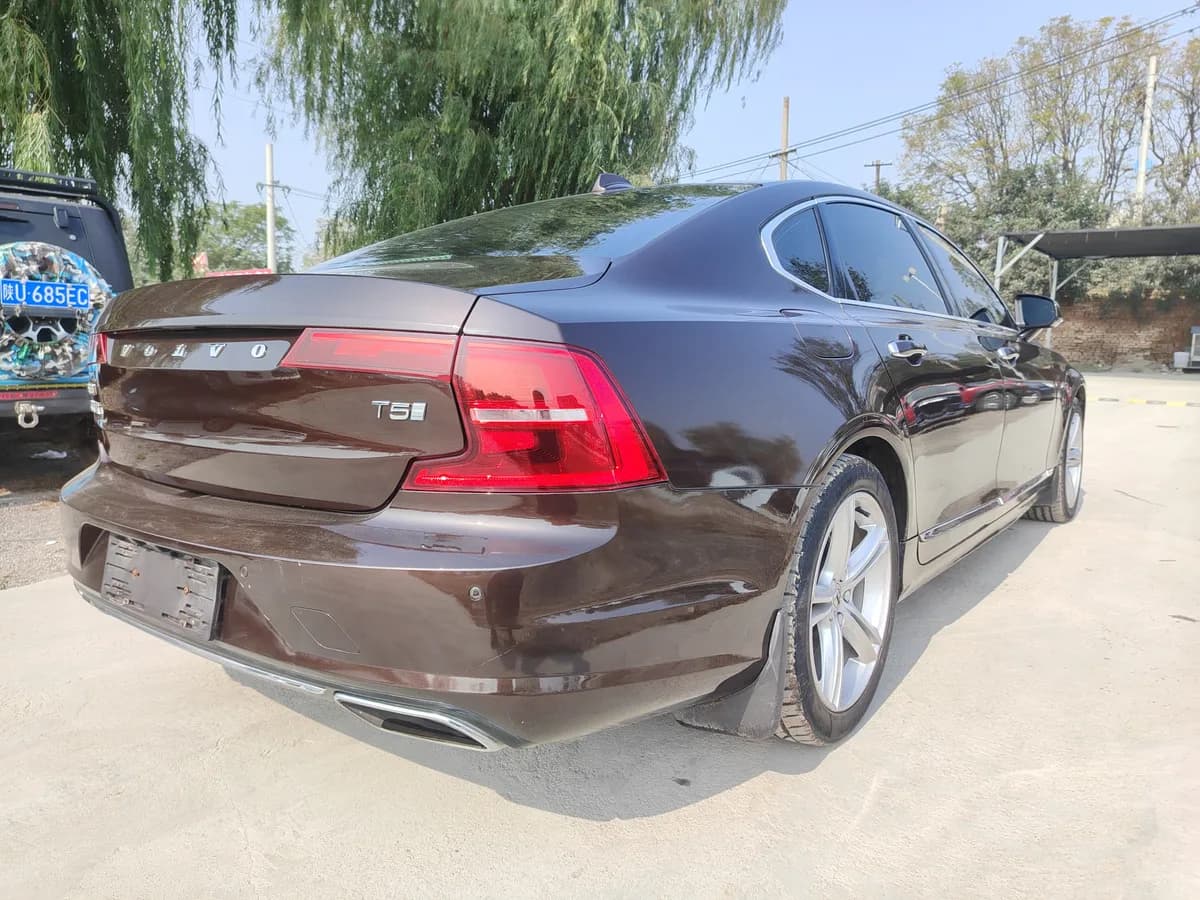 Volvo S90 2019 T4 6