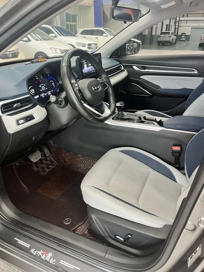 Geely 2022 4 1.5L CVT 4