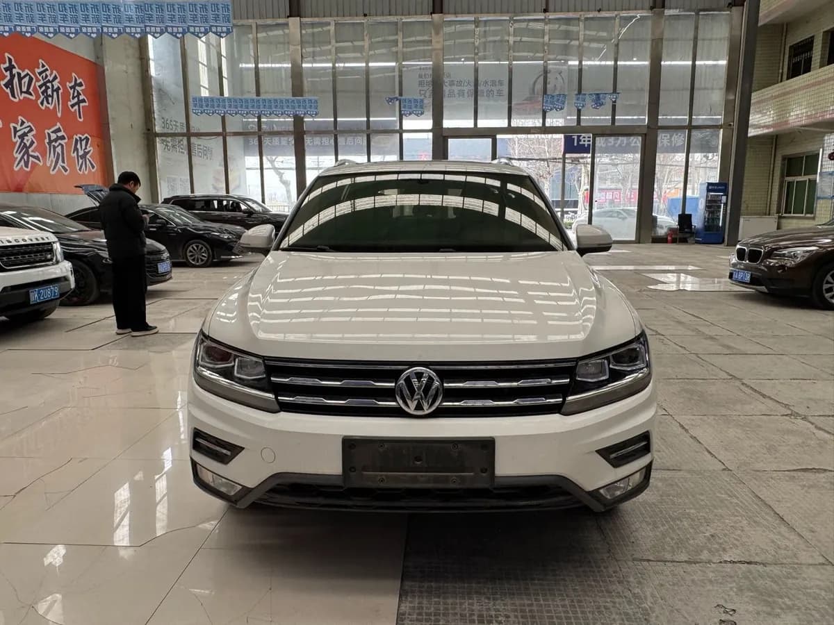 Volkswagen L 2019 330TSI ���V 2