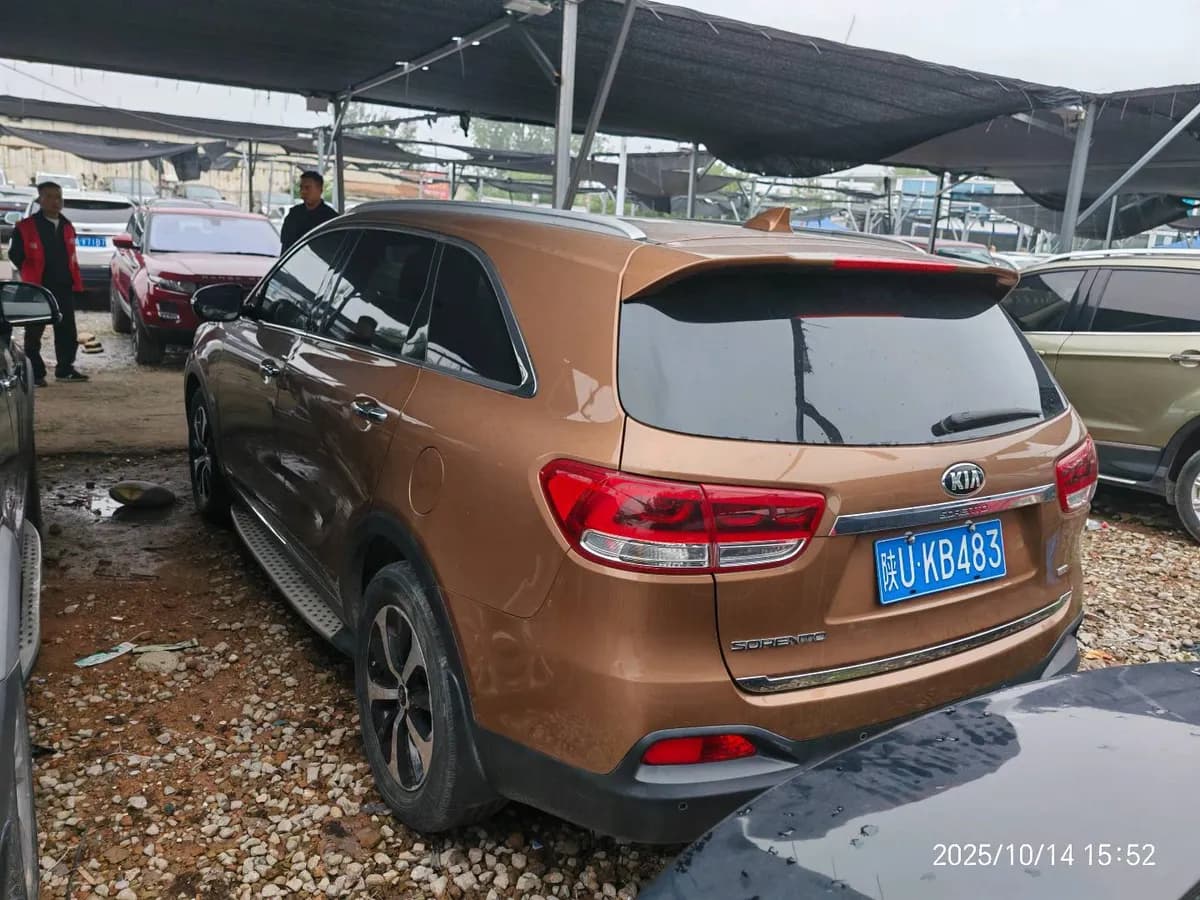 Kia 2015 L 2.4L 4WD 7 V 3