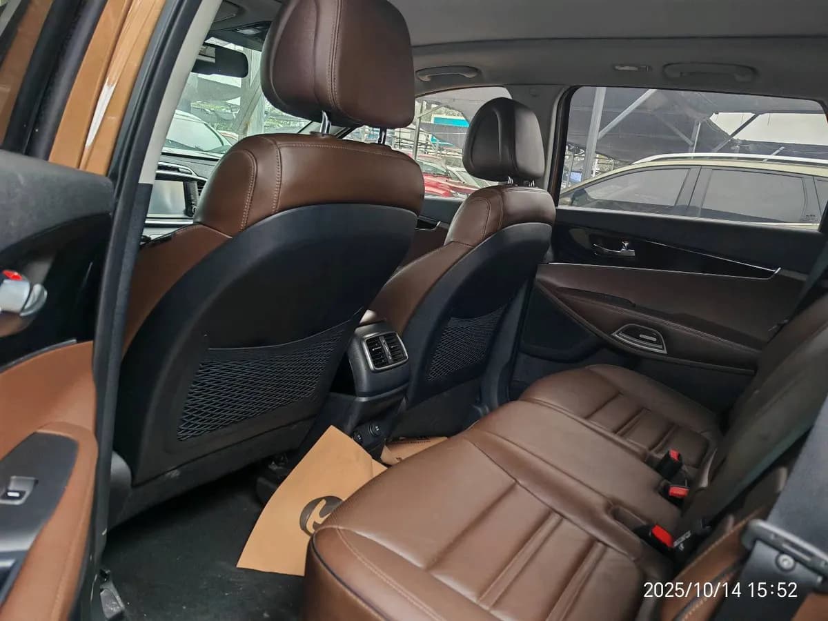 Kia 2015 L 2.4L 4WD 7 V 5