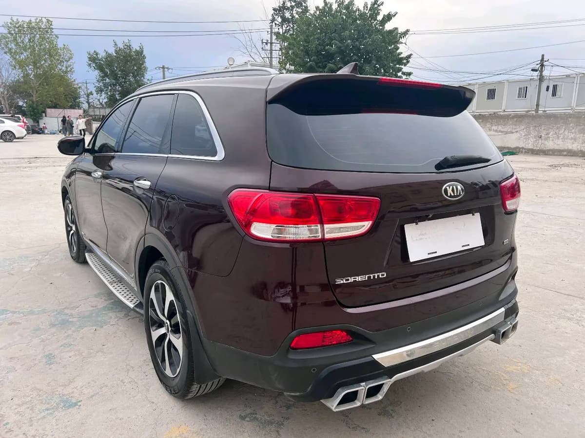 Kia 2015 L 2.4L 4WD 7 V 10