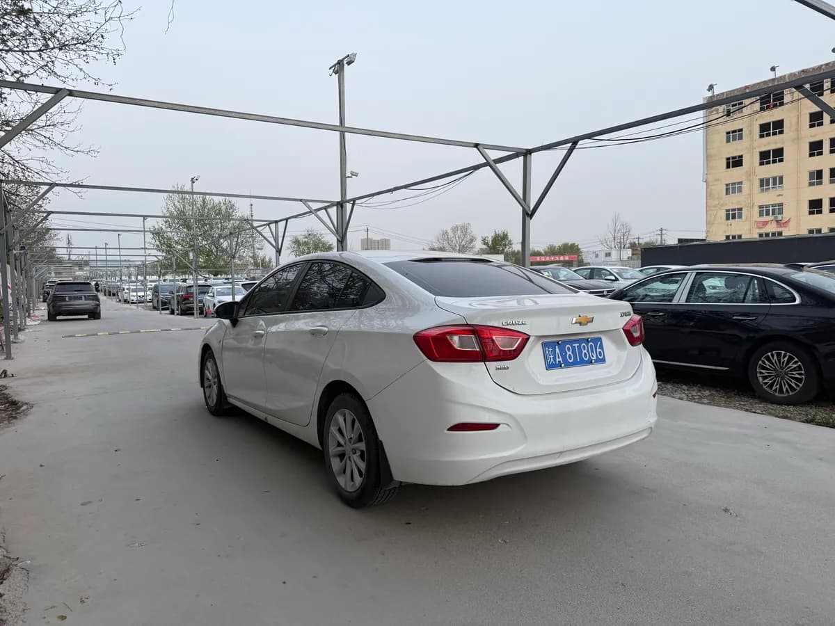 Chevrolet 2018 320 5