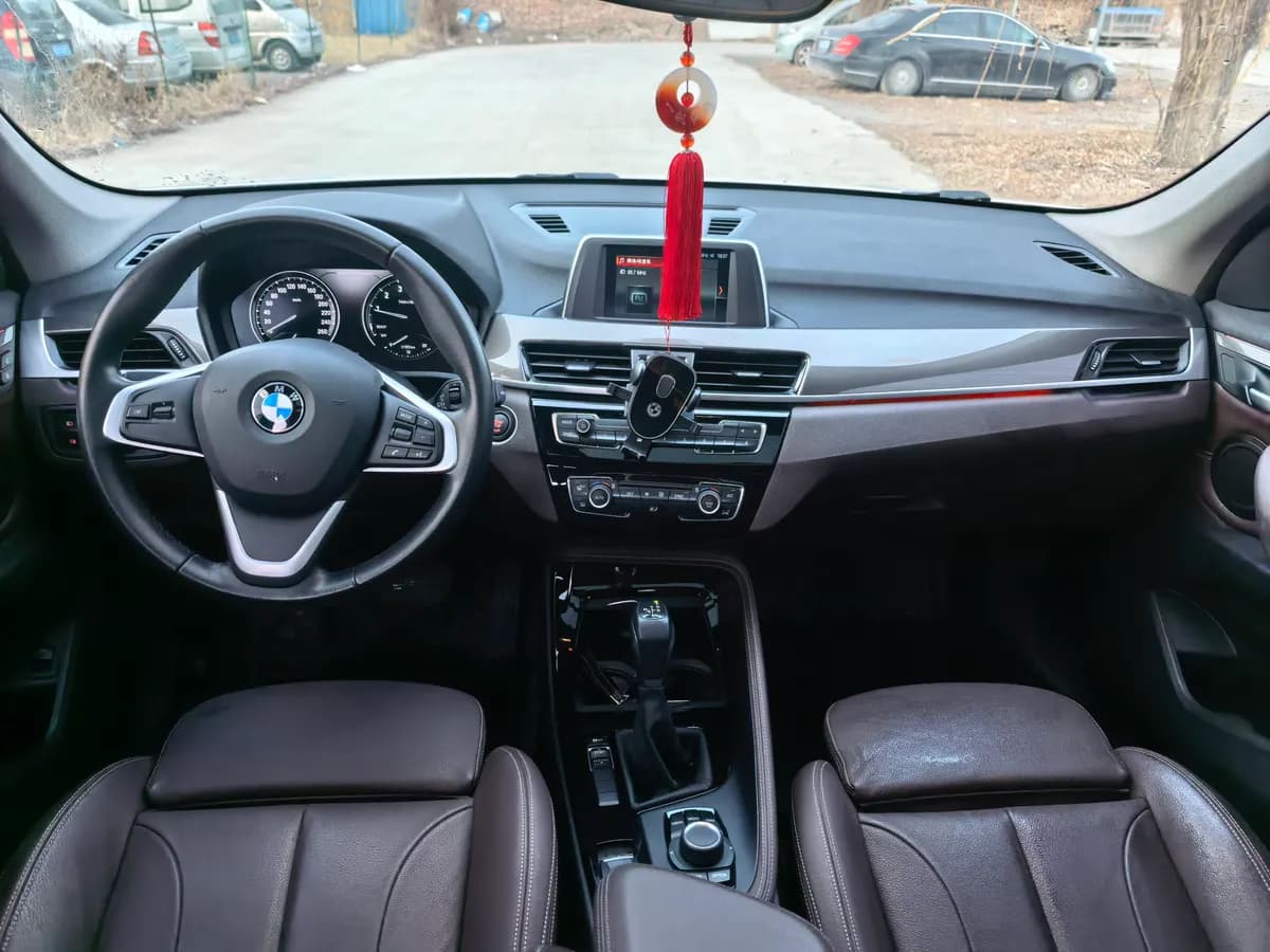 BMW X1 2019 sDrive18Li 7