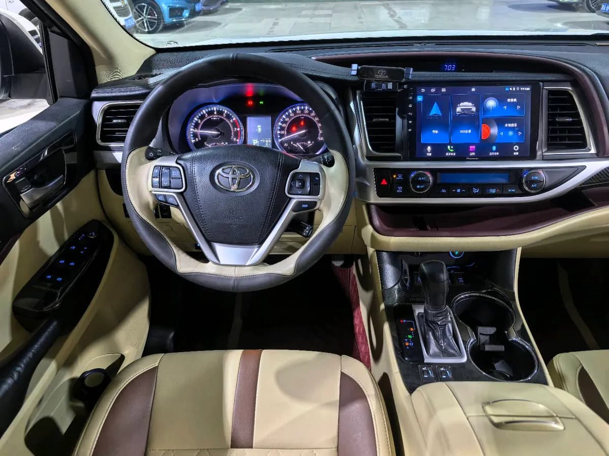 Toyota 2017 2.0T 7 6