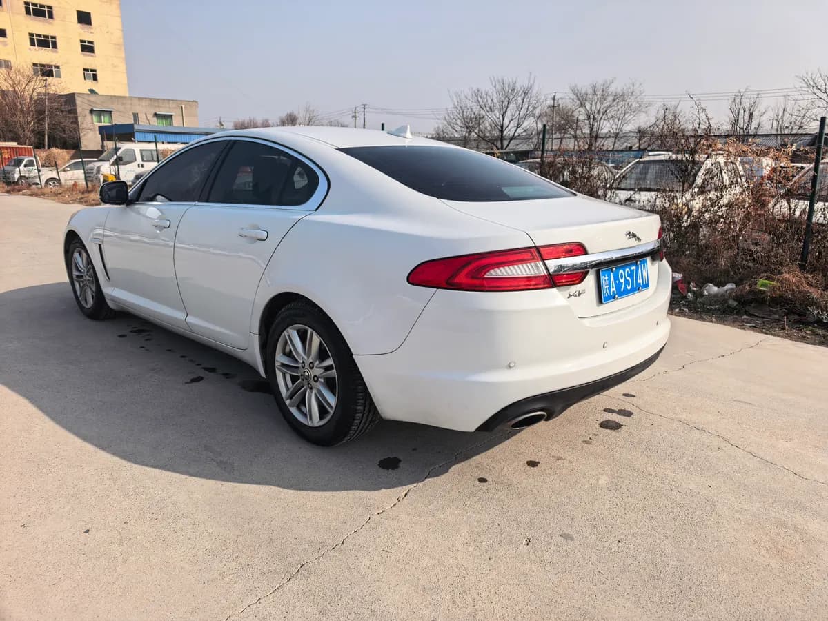 XF 2013 XF 2.0T 9