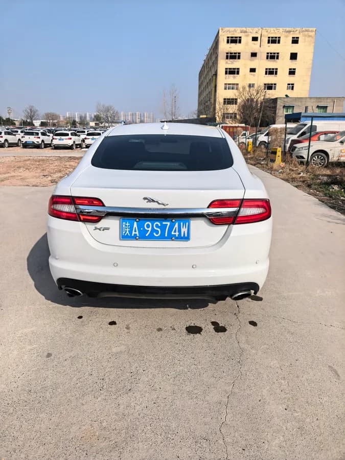 XF 2013 XF 2.0T 10