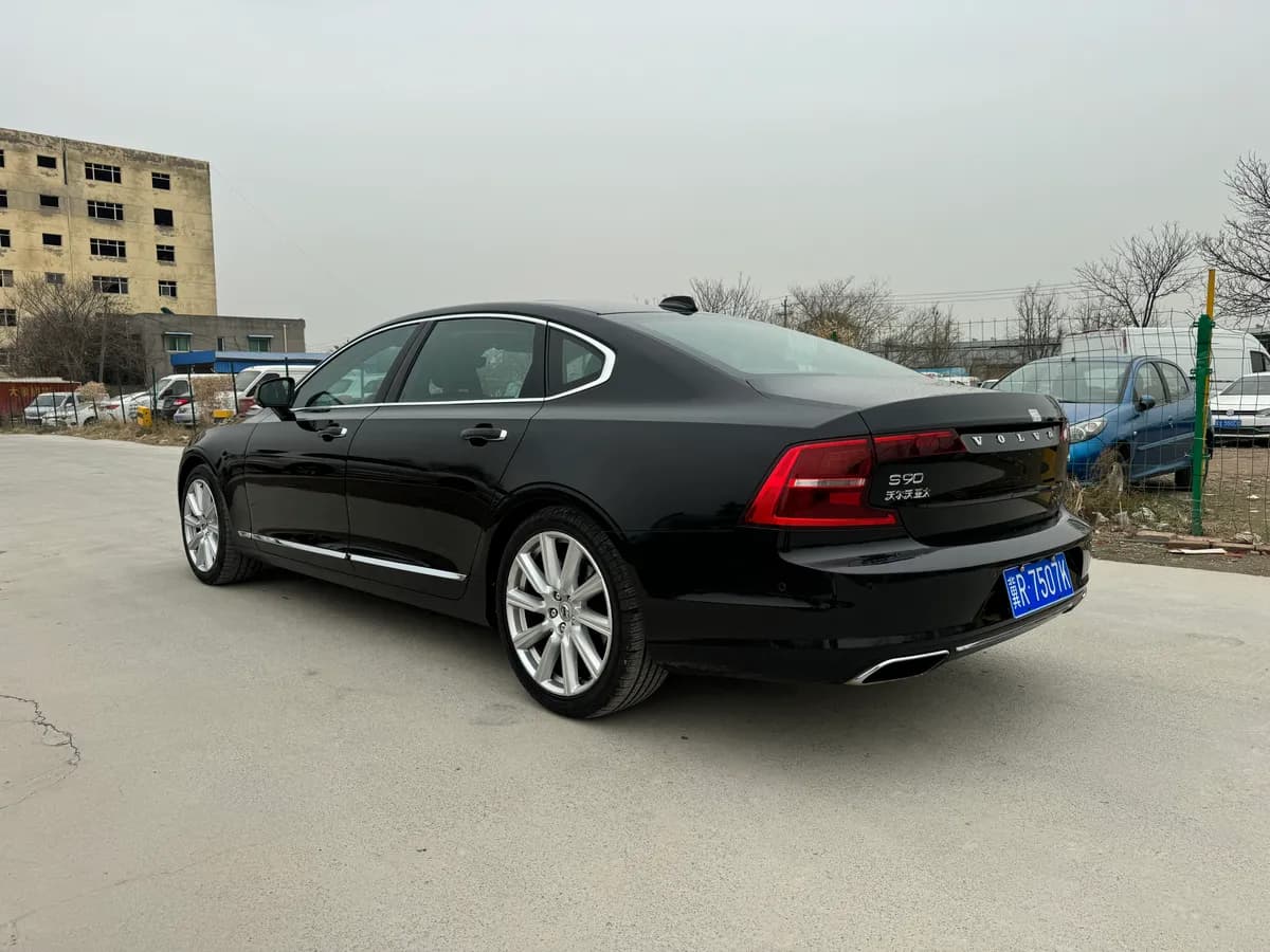 Volvo S90 2017 T5 10