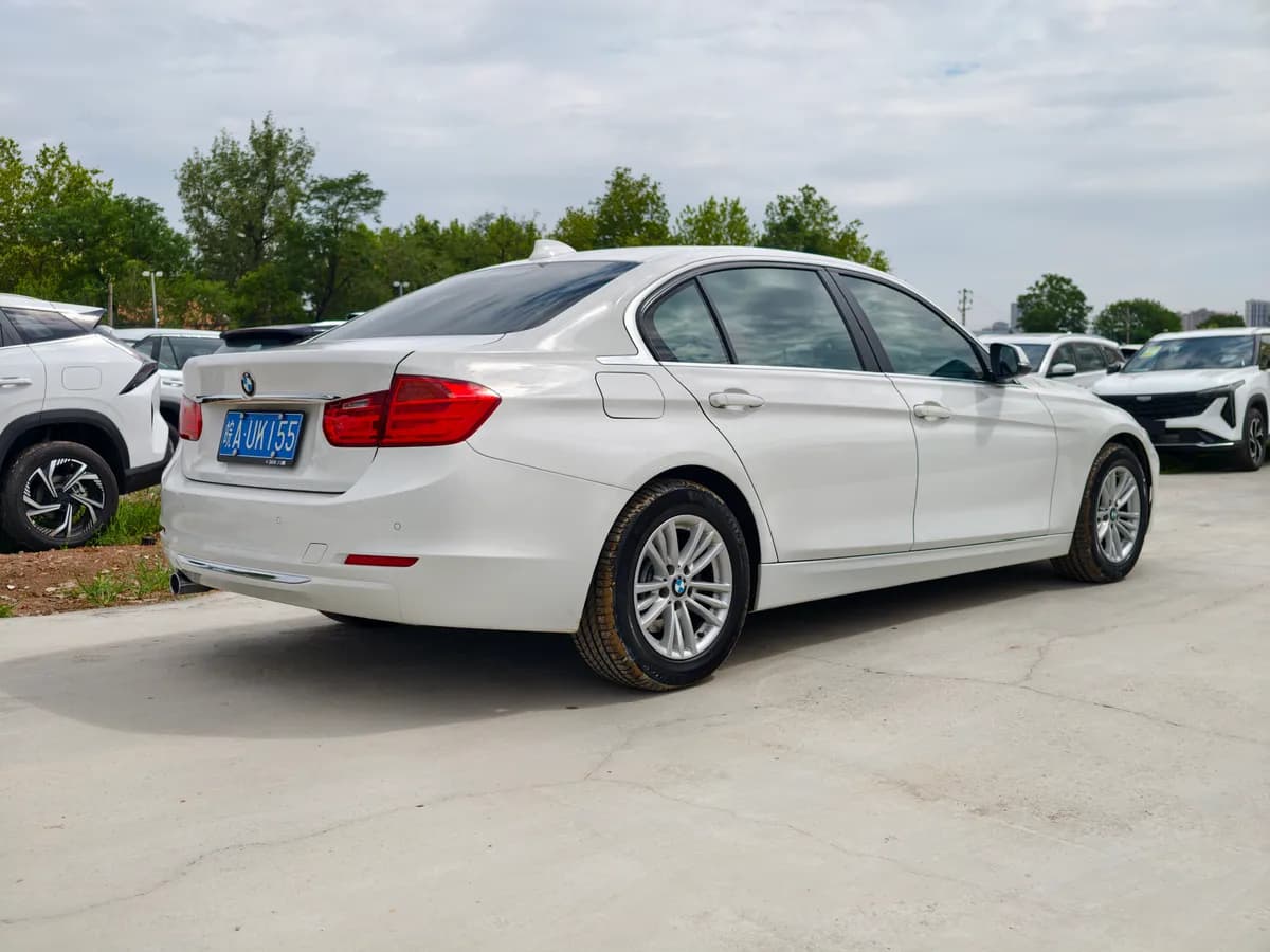 BMW 3 2013 320Li 9