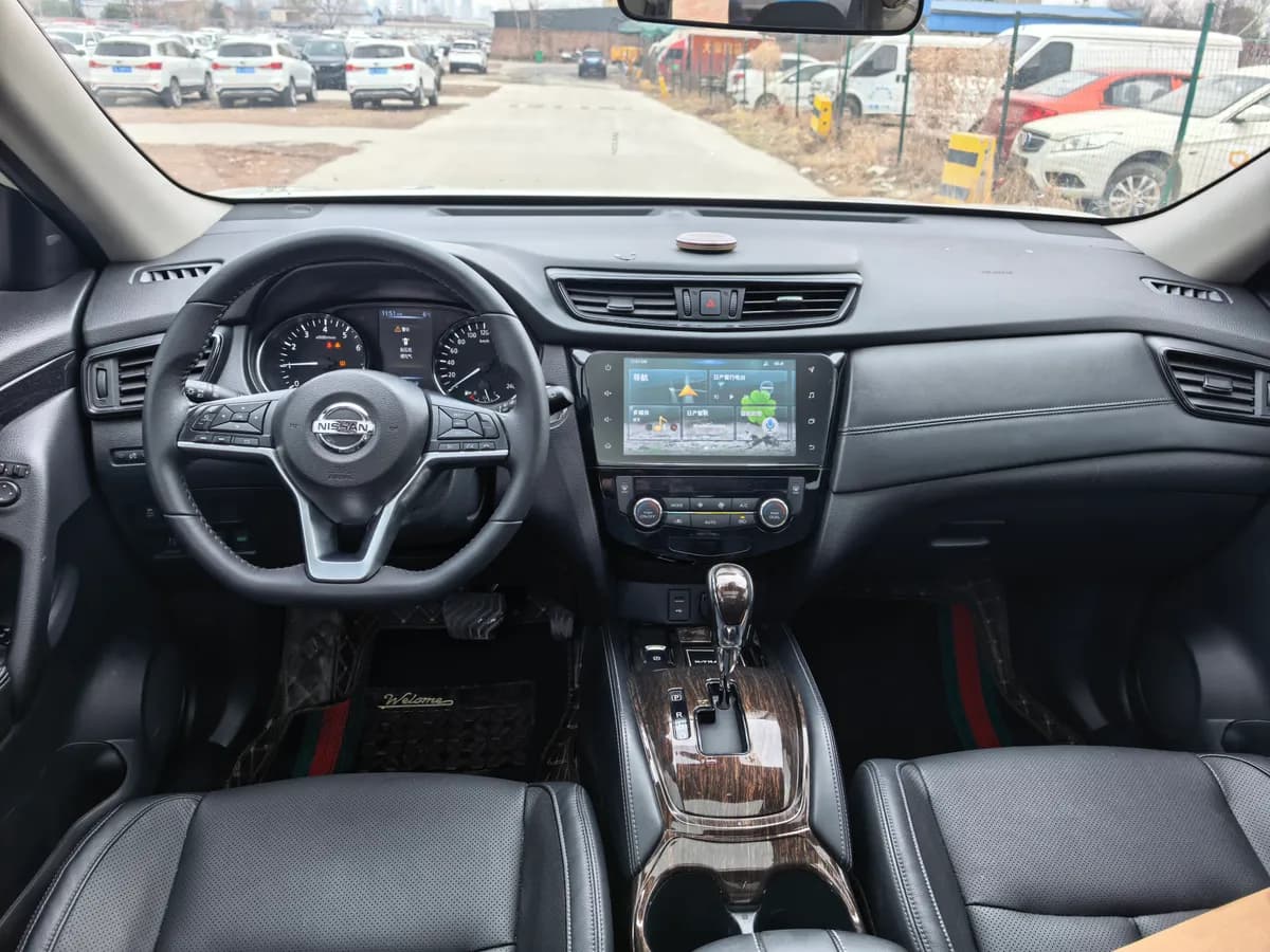Nissan 2019 2.0L CVT 2WD 7