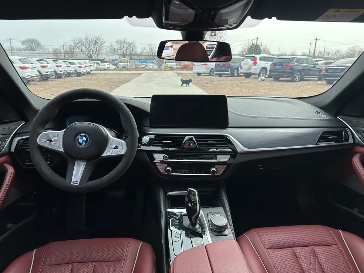 BMW 5 2022 535Le M 8