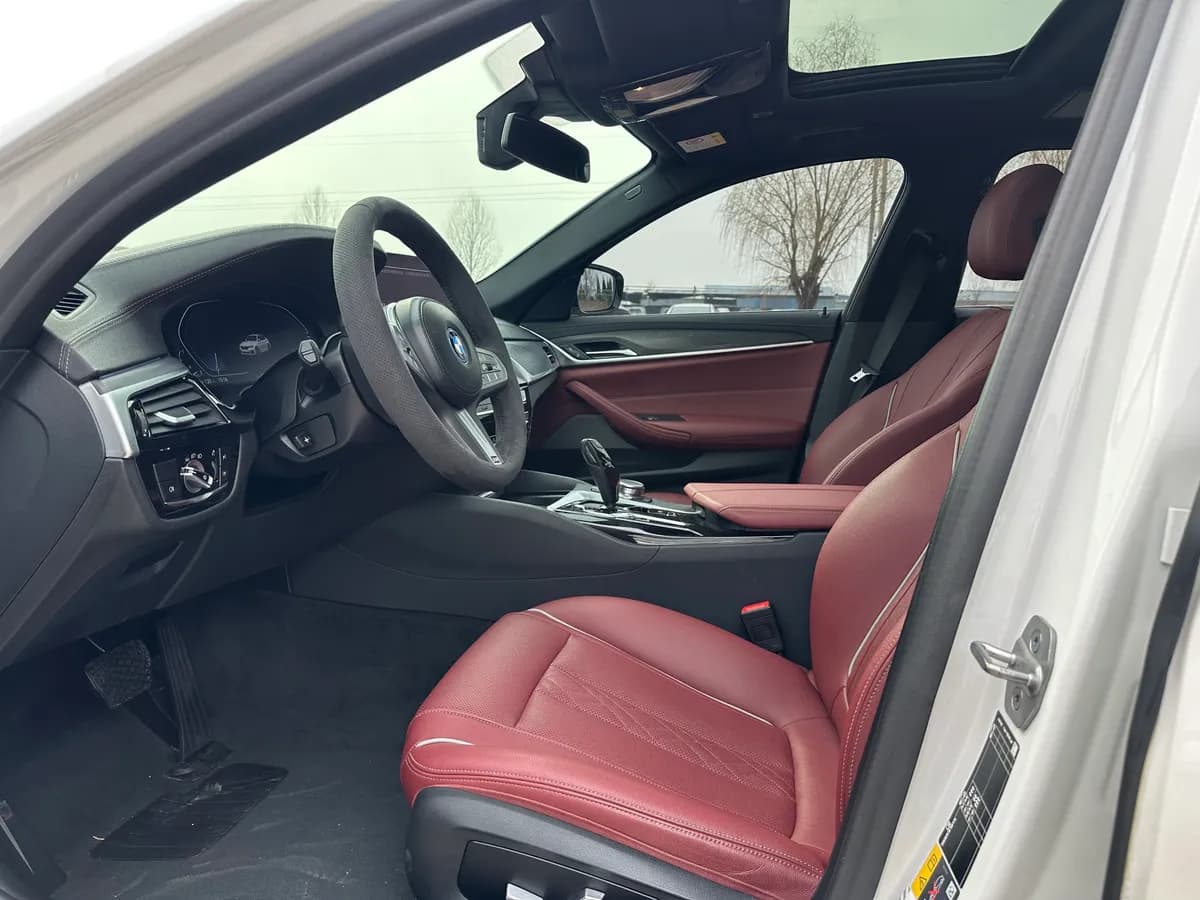 BMW 5 2022 535Le M 9