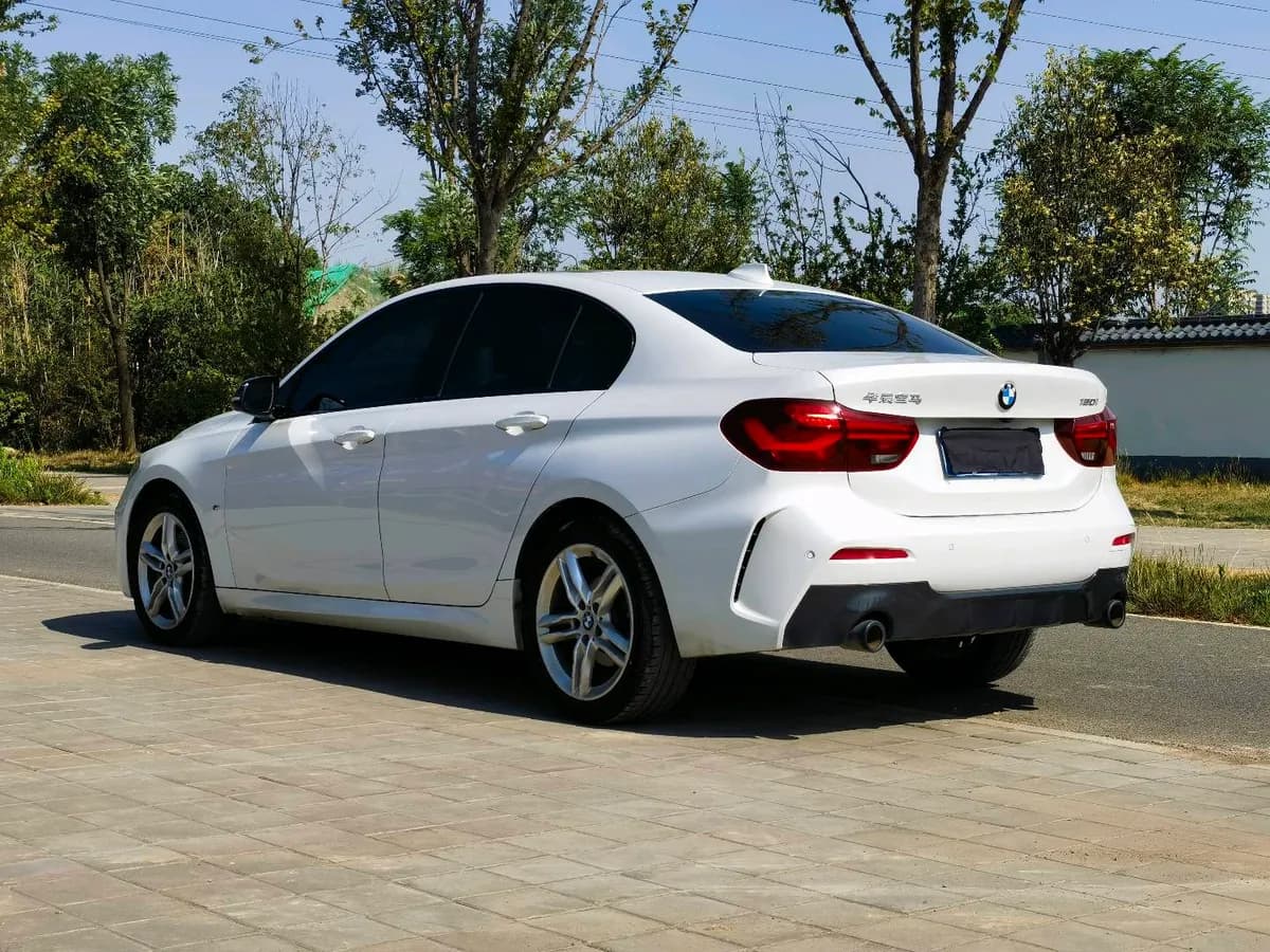 BMW 1 2023 120i M 6