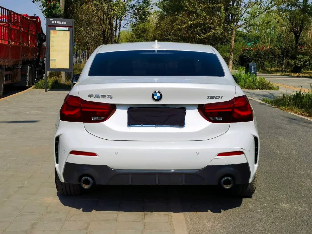 BMW 1 2023 120i M 7