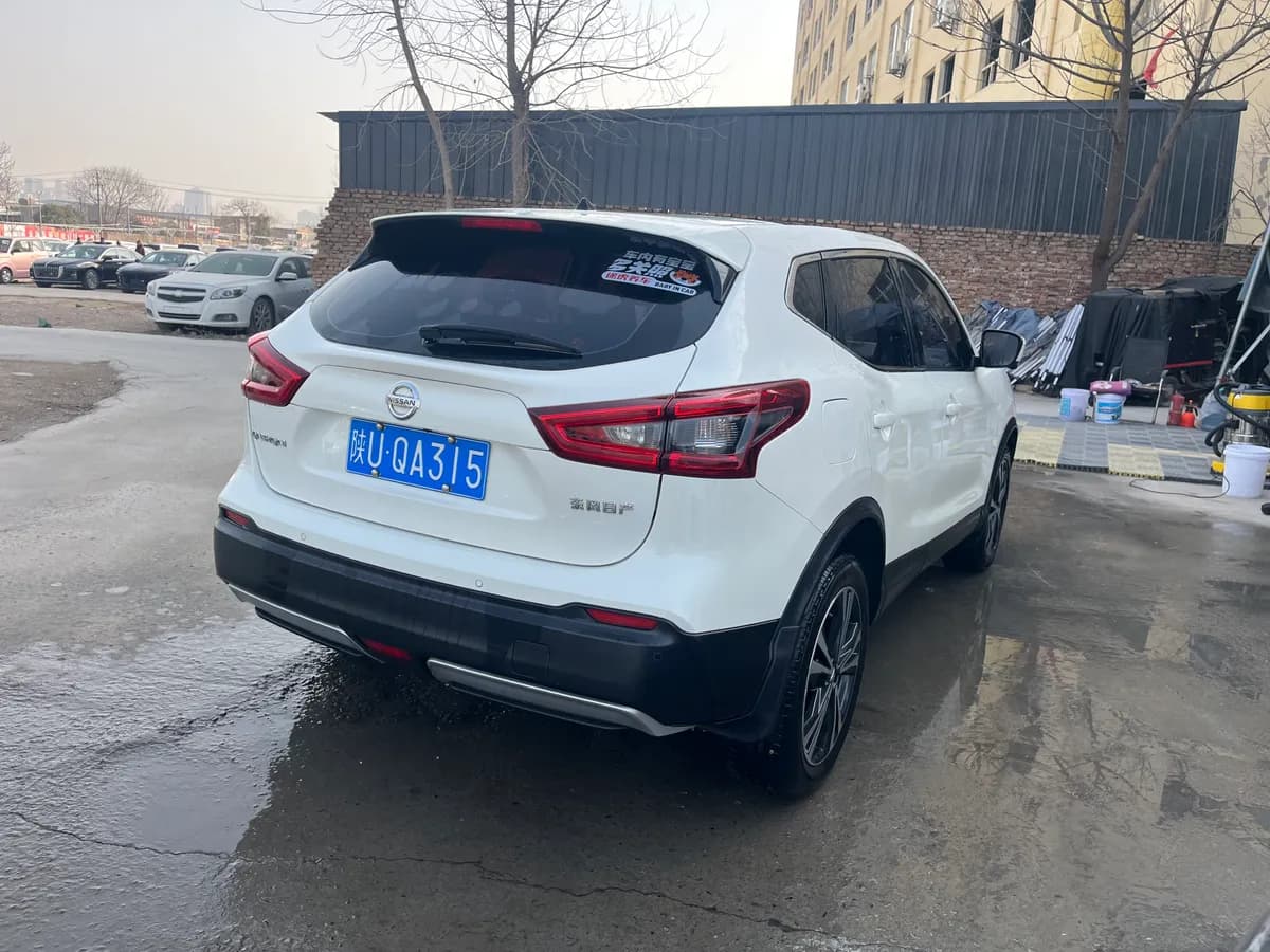 Nissan 2021 2.0L CVT 6