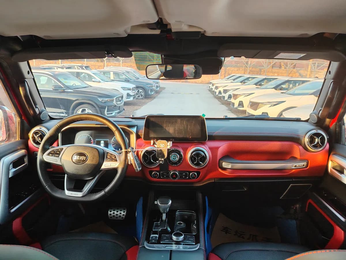 BAIC BJ40 2019 PLUS 2.3T VI 7