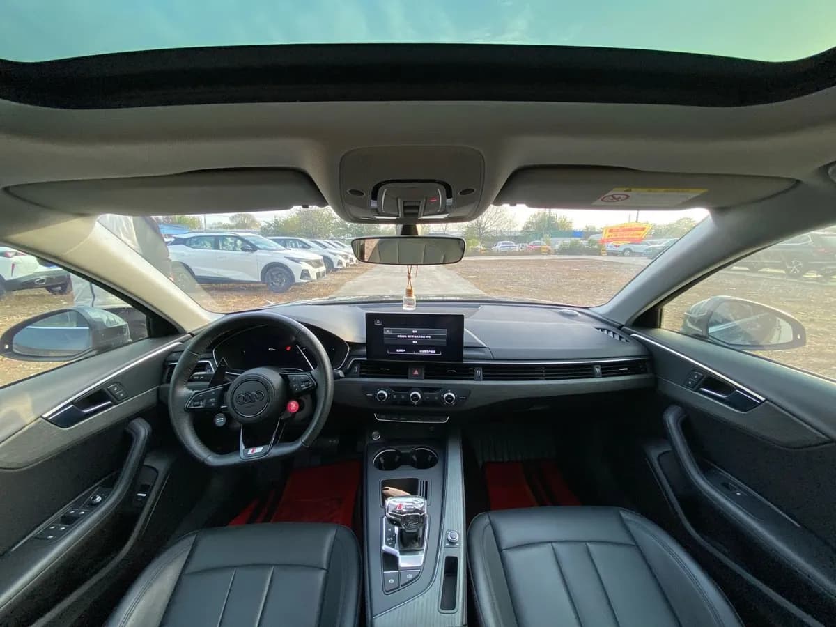 Audi A4L 2022 40 TFSI 7