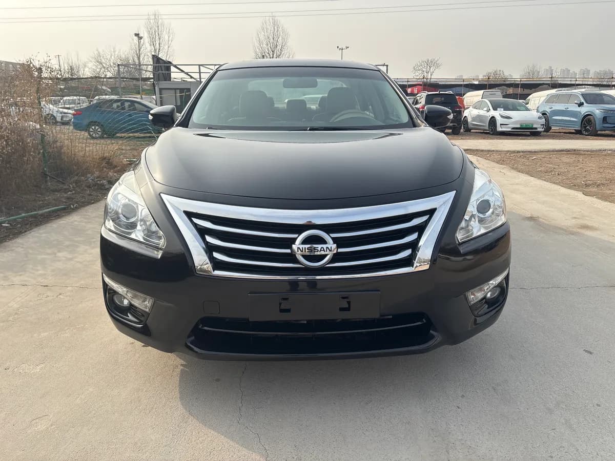 Nissan 2015 2.0L XL-Sporty 2