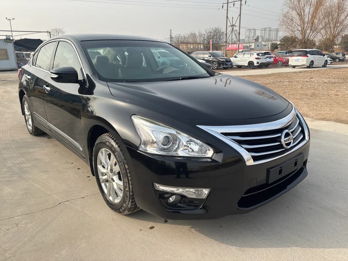 Nissan 2015 2.0L XL-Sporty 3