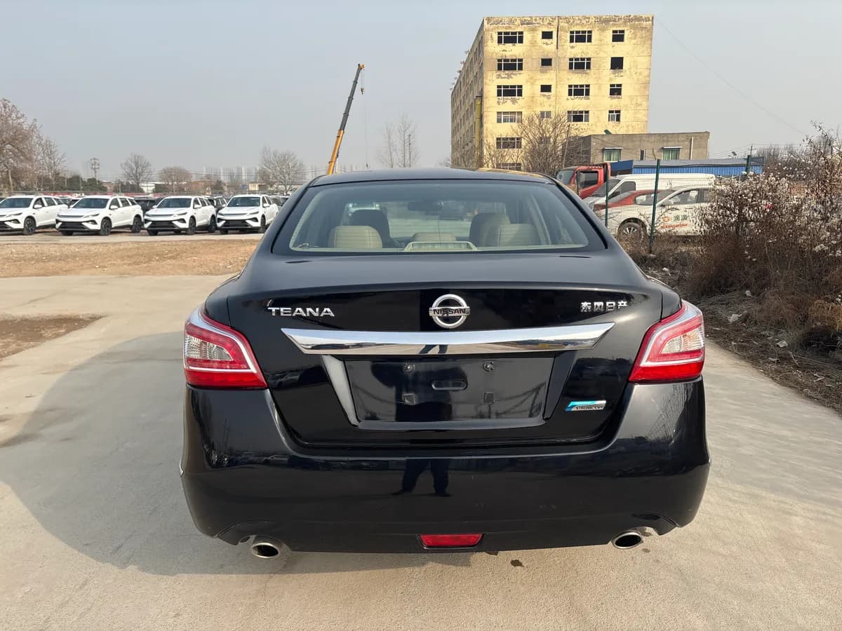 Nissan 2015 2.0L XL-Sporty 5