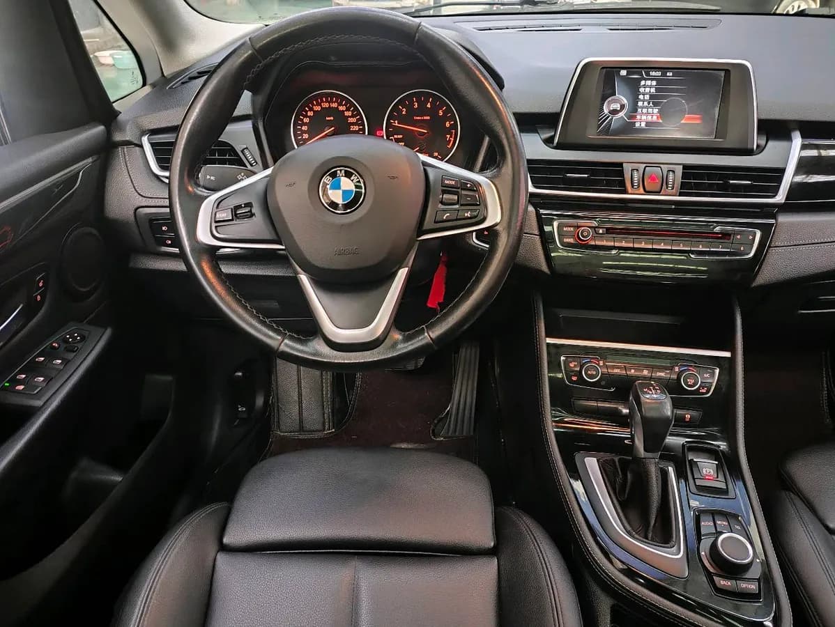 BMW 2 2016 218i 6