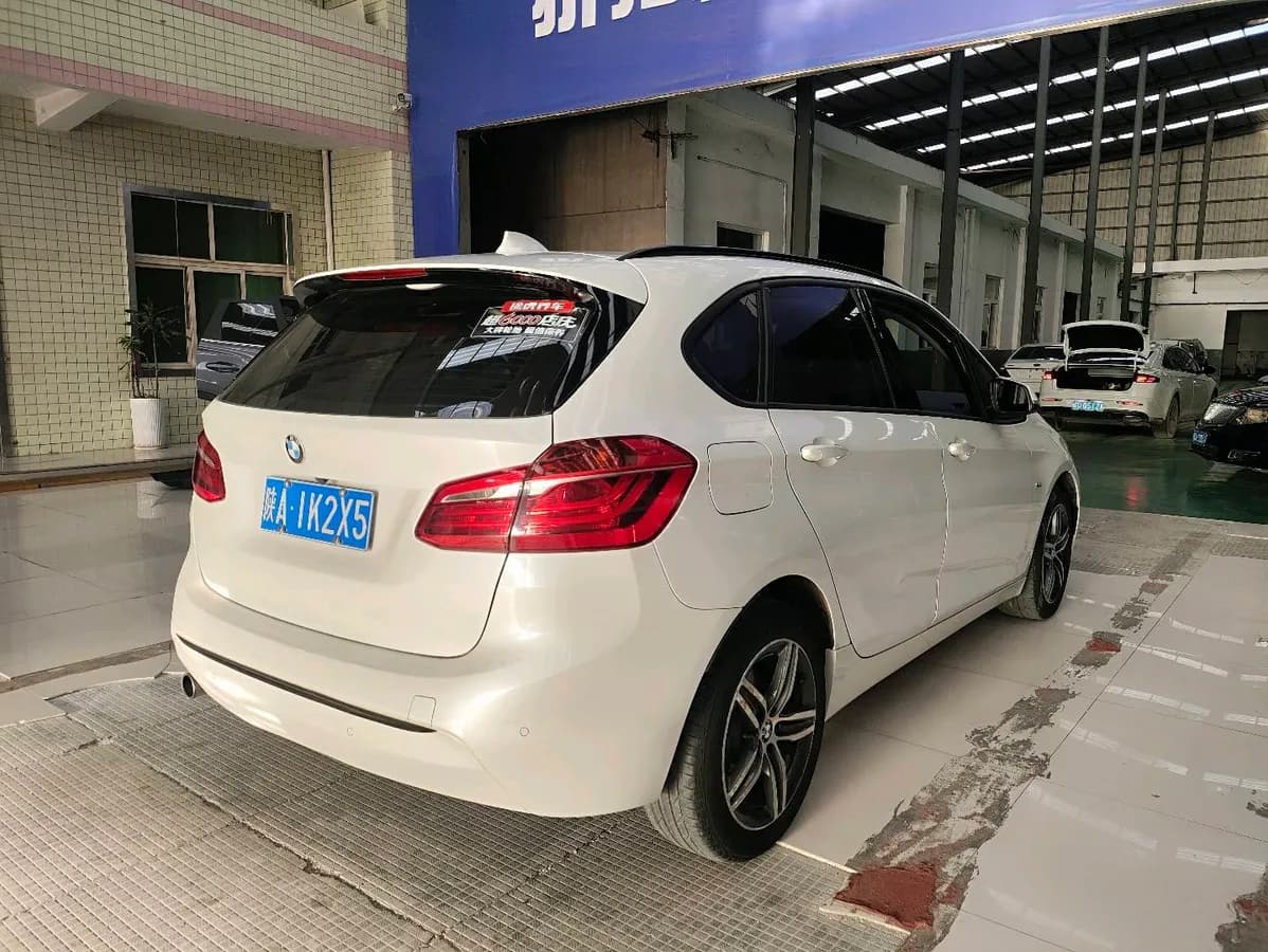 BMW 2 2016 218i 8