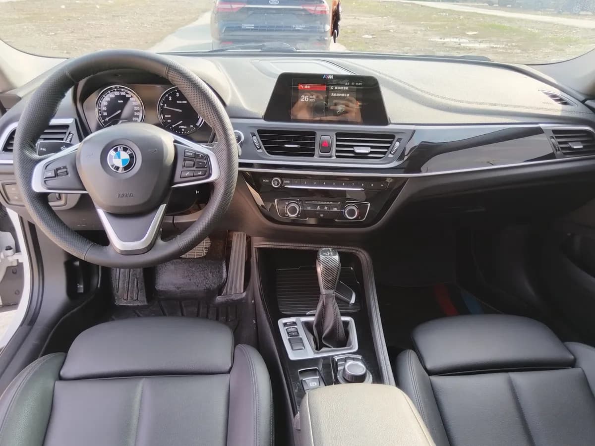 BMW 1 2018 118i 6