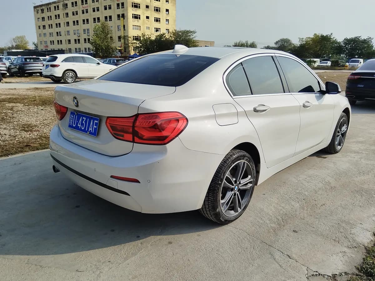 BMW 1 2018 118i 10