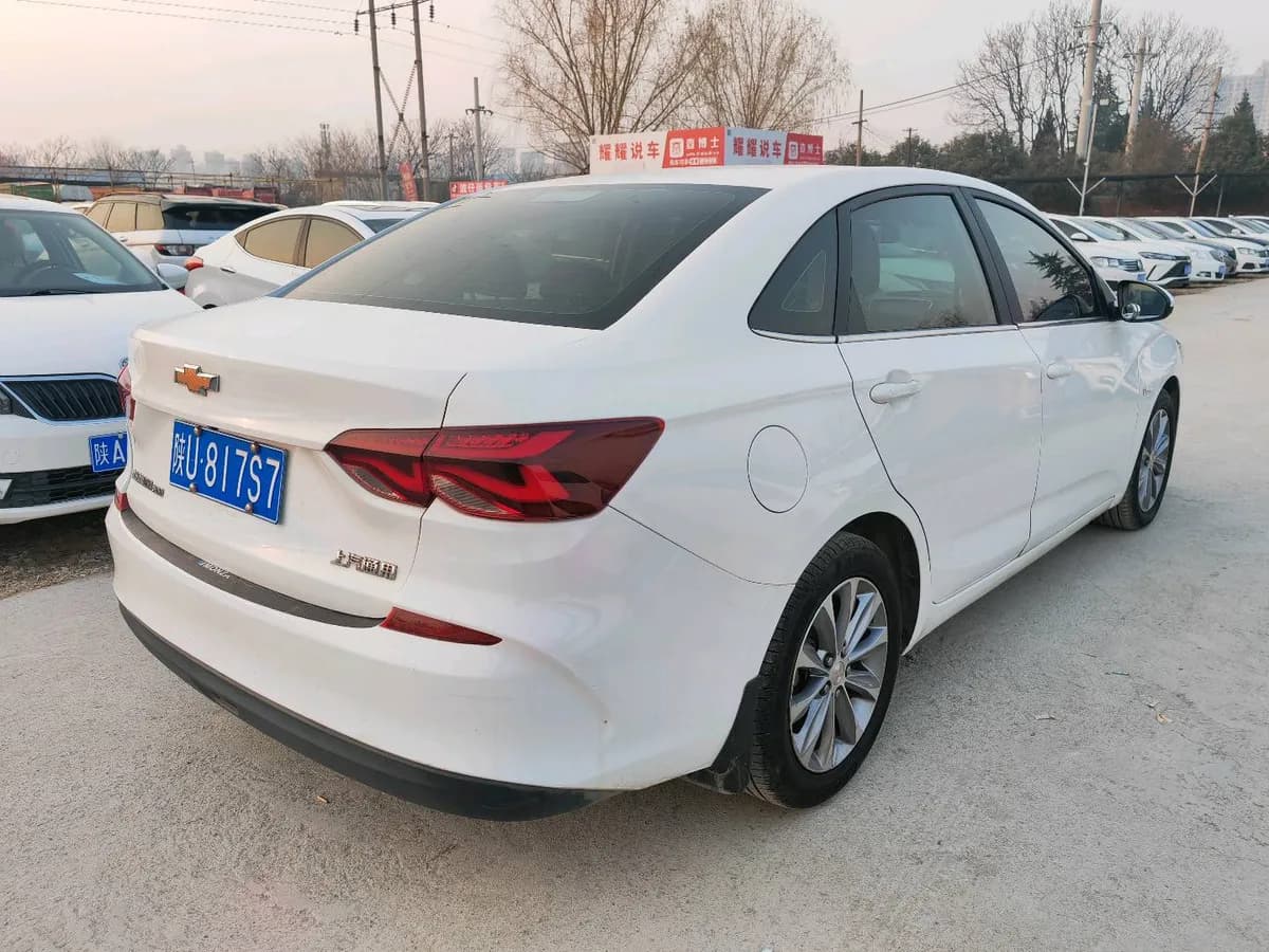 Chevrolet 2022 320 8