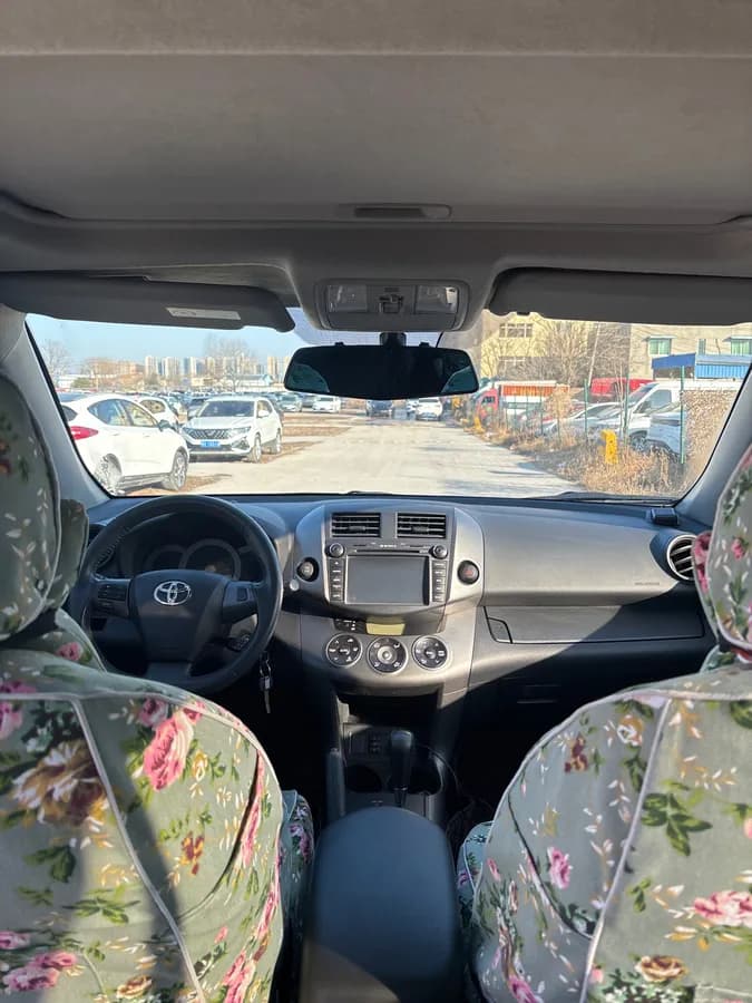 Toyota RAV4 2011 2.4L 8