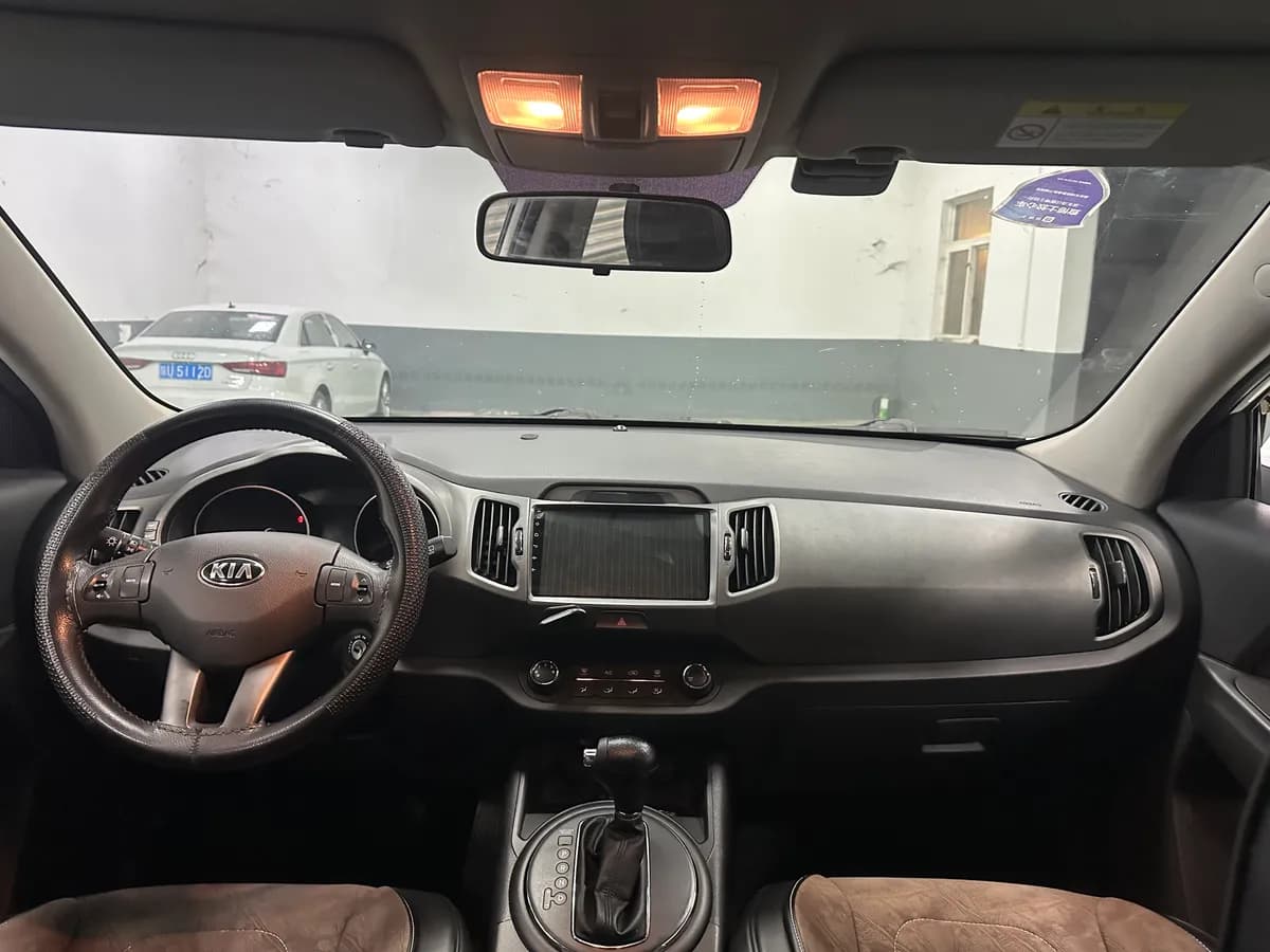 Kia 2016 2.0L GL 9