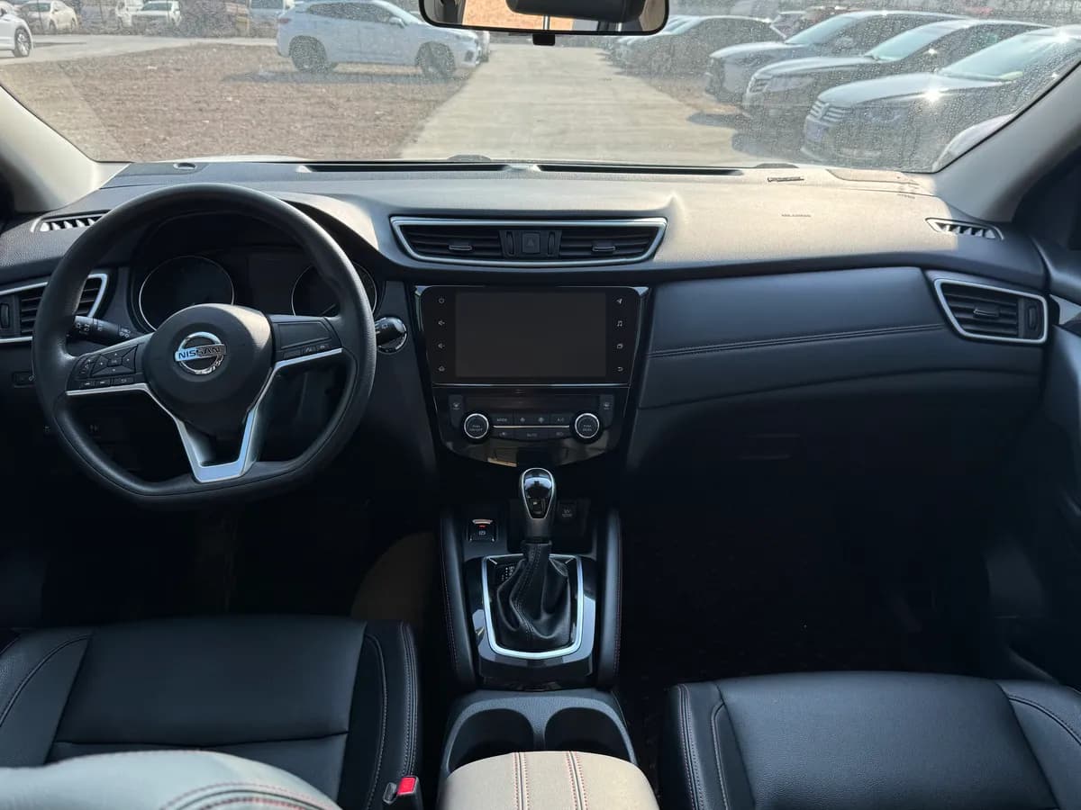 Nissan 2022 2.0L CVT XV 8
