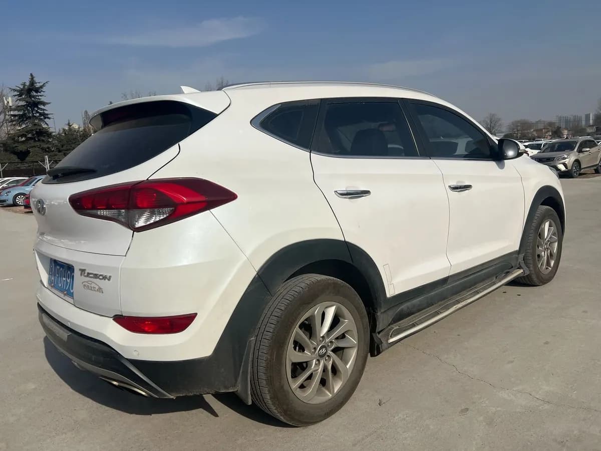Hyundai 2015 1.6T 4