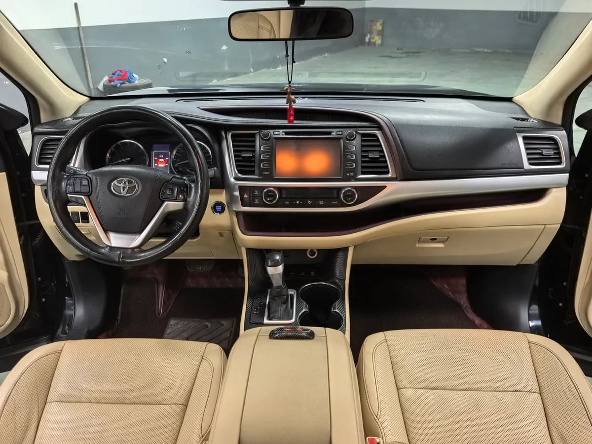Toyota 2015 2.0T 7 7