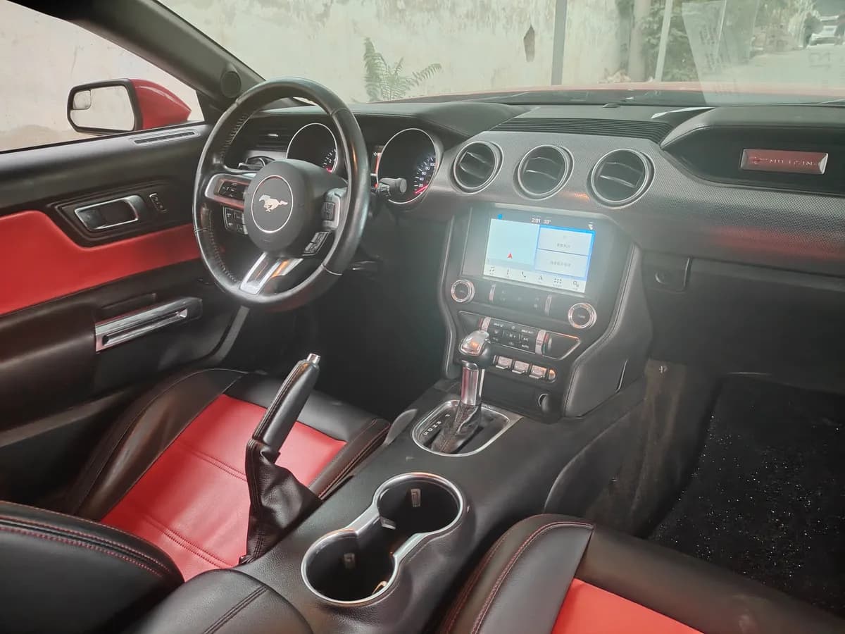 Ford Mustang ( ) 2018 2.3L EcoBoost 7
