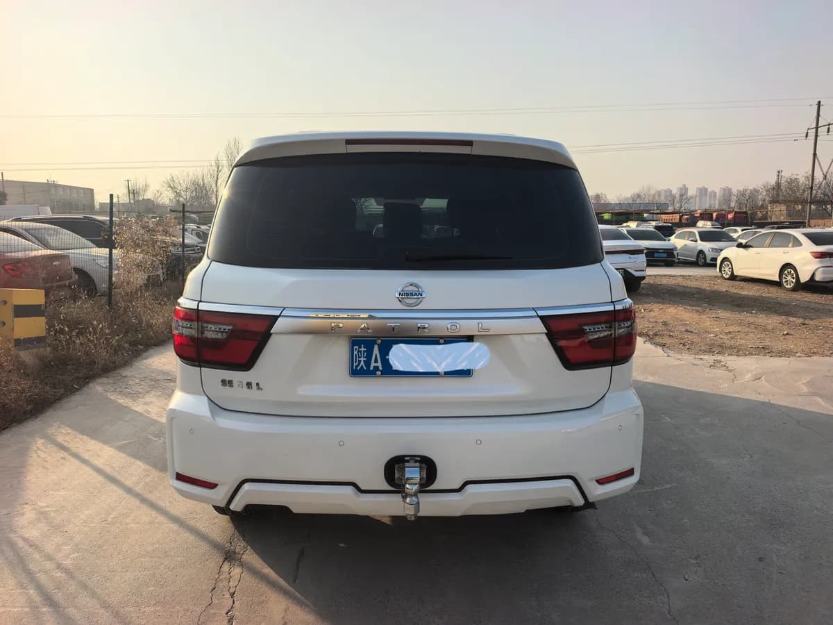 Nissan ( ) 2020 Y62 4.0 XE 8
