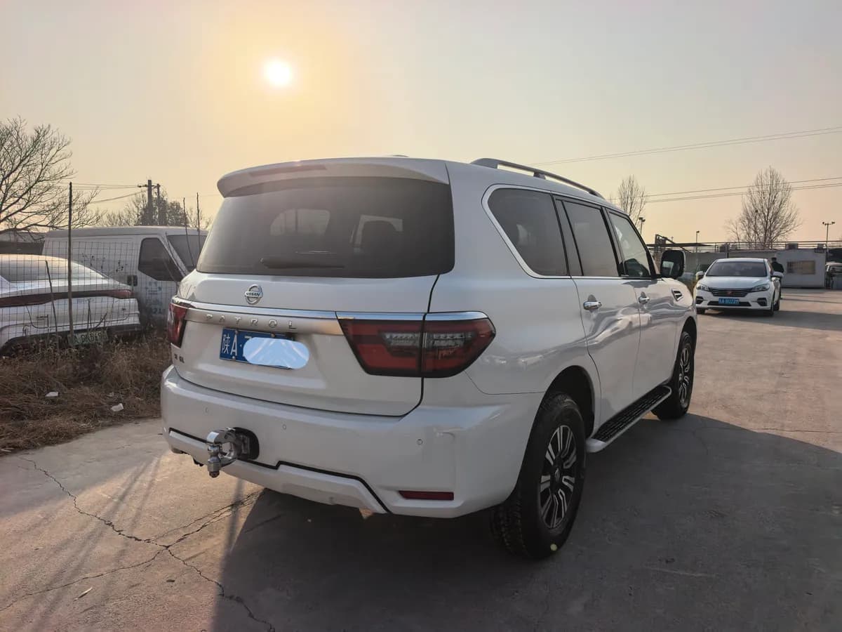 Nissan ( ) 2020 Y62 4.0 XE 9