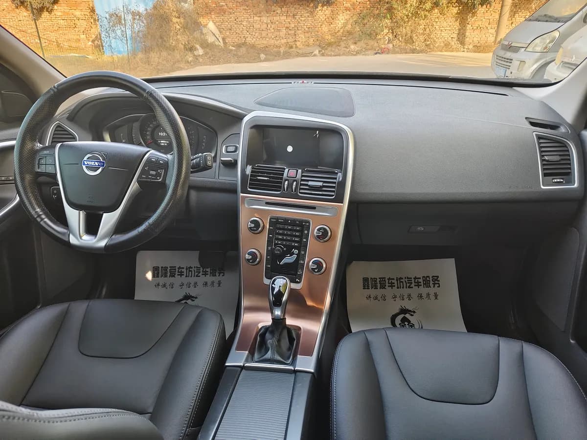 Volvo XC60 2017 T5 AWD 8