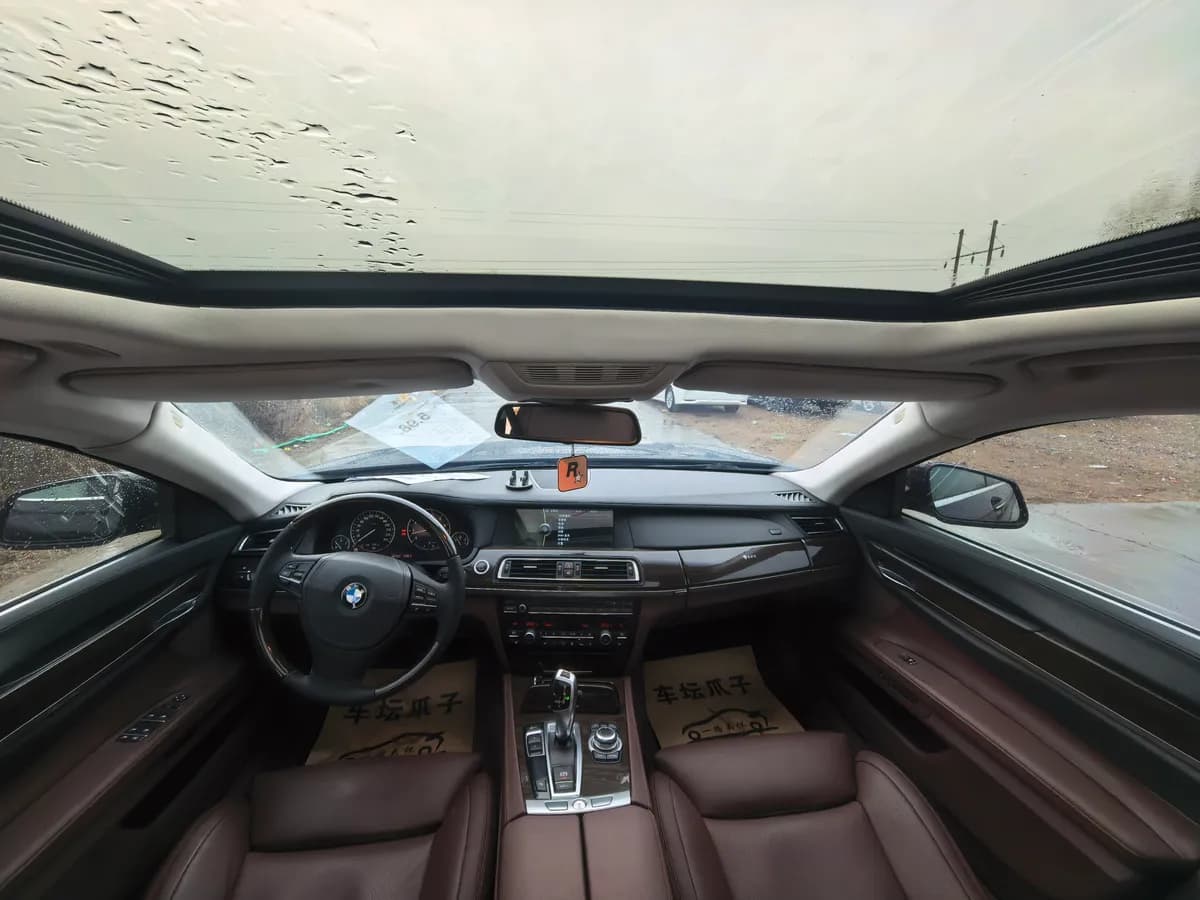 BMW 7 2011 730Li 5