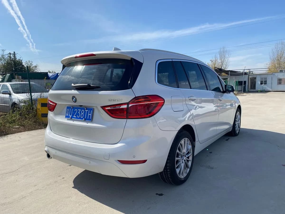 BMW 2 2018 220i 4