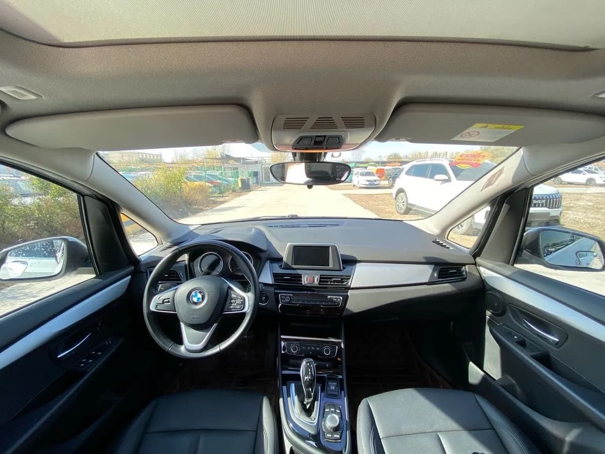 BMW 2 2018 220i 7