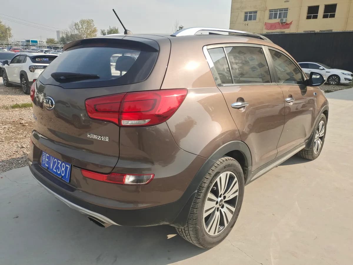 Kia 2015 2.0L DLX 4